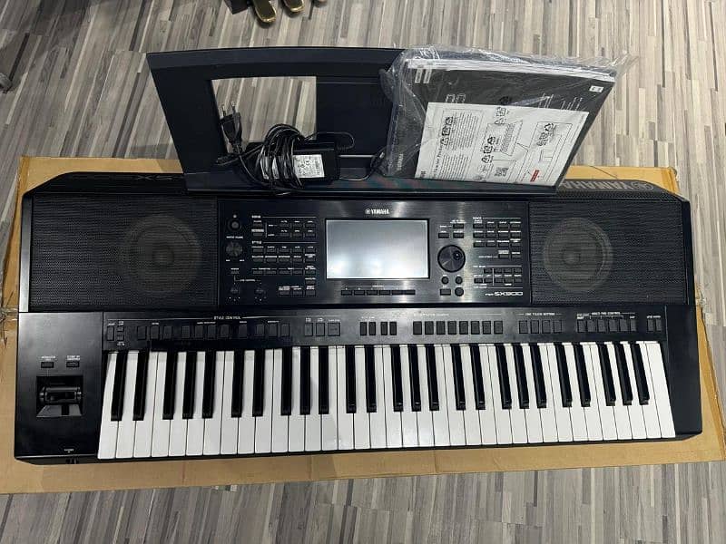 Yamaha psr sx900 with box and All Accessories. 7