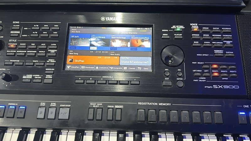 Yamaha psr sx900 with box and All Accessories. 10