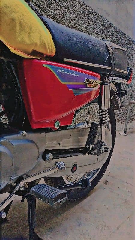 Honda cg125 2002 karachi num 4