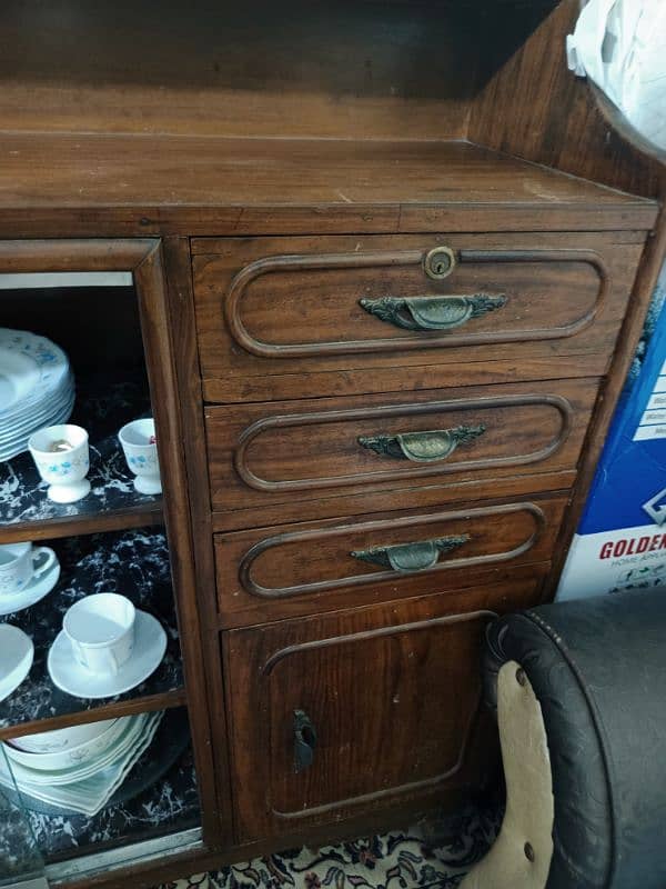 showcase and dressing tabel pure wood good condition 4