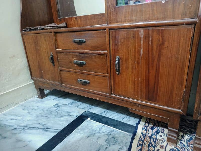 showcase and dressing tabel pure wood good condition 5