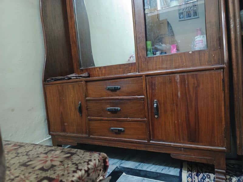 showcase and dressing tabel pure wood good condition 9