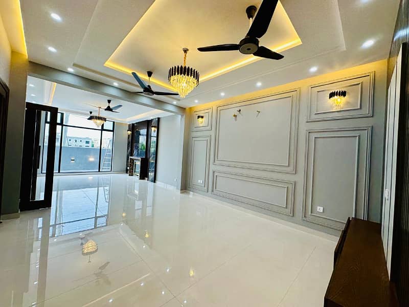 NEAR BY McDonald 20 MARLA LUXURIOUS HOUSE FOR SALE AT VERY HOT PRICE 6