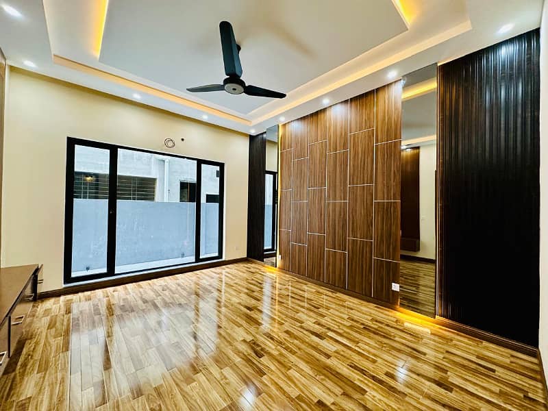 NEAR BY McDonald 20 MARLA LUXURIOUS HOUSE FOR SALE AT VERY HOT PRICE 8