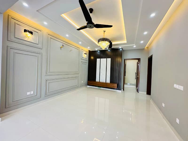 NEAR BY McDonald 20 MARLA LUXURIOUS HOUSE FOR SALE AT VERY HOT PRICE 9