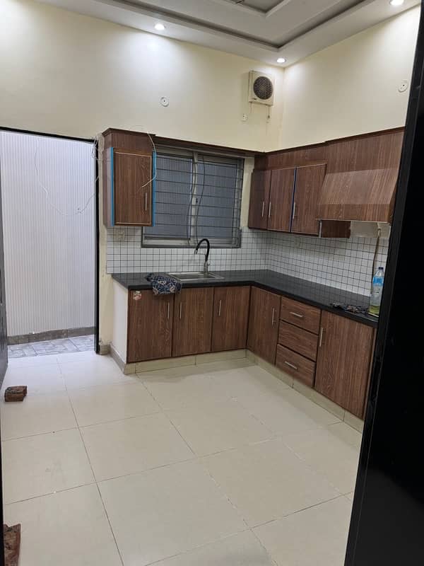 beautiful house room size is 17*17 big kitchen 24 hours security 11