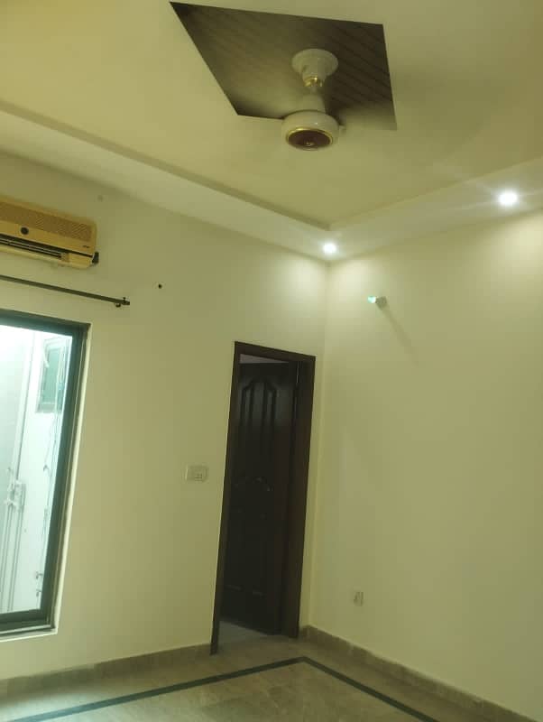 5 MARLA LOWER PORTION AVAILABLE FOR RENT IN GULSHAN E LHR NEAR TO PUNJAB SCHOOL AND MARKET 1