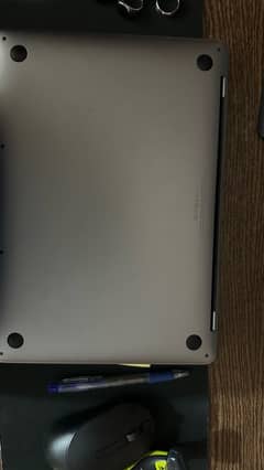 apple macbook pro 2017 laptop 0