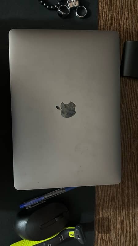 apple macbook pro 2017 laptop 1