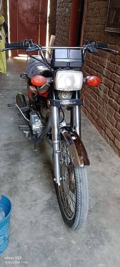 Honda 125 bilkul new condition me hai koi kam nai hai