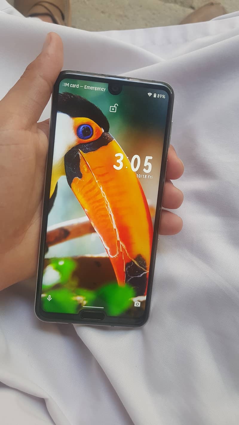 SHARP AQUOS R3 0