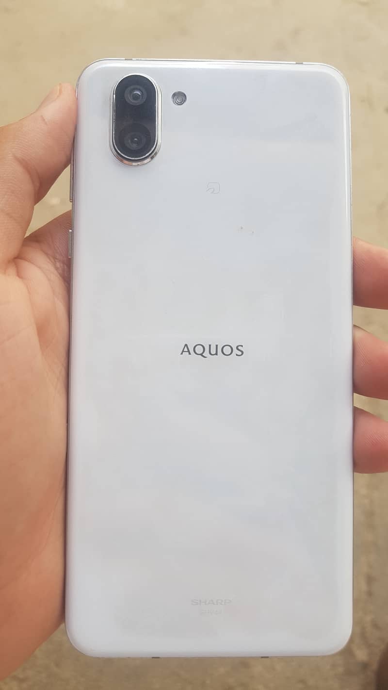 SHARP AQUOS R3 5