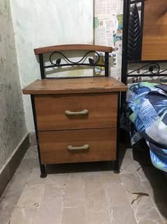 pair of 2 side tables