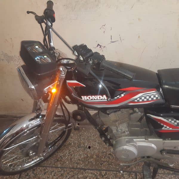 Honda 125cc uro Excellent condition AA+ 5