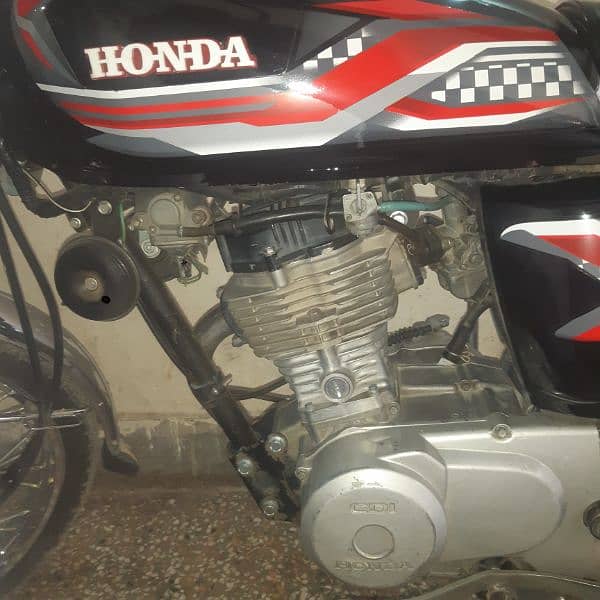 Honda 125cc uro Excellent condition AA+ 8