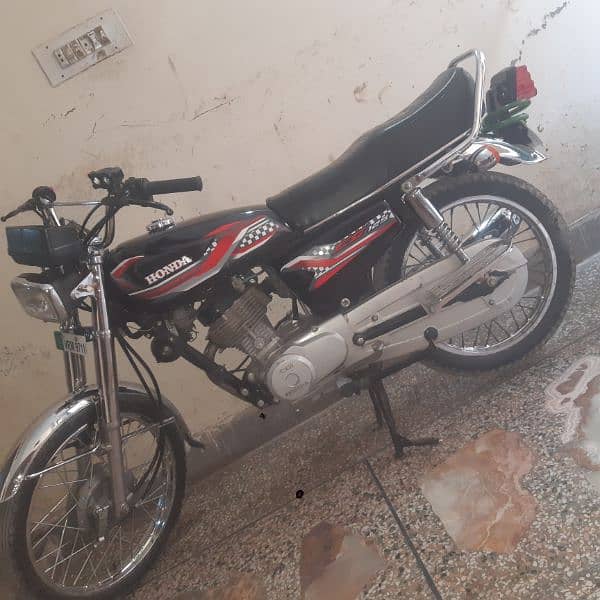 Honda 125cc uro Excellent condition AA+ 9