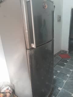 Dawlence medium sized refrigerator in good running condition