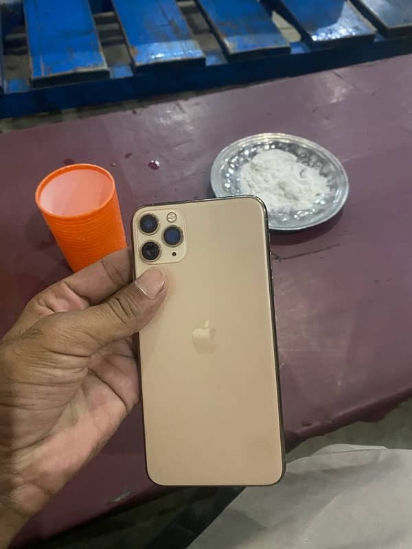 I phone 11 pro max 256gb NON pta 6