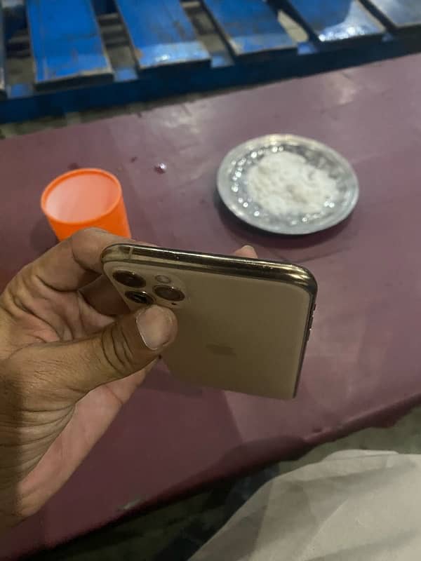 I phone 11 pro max 256gb NON pta 7