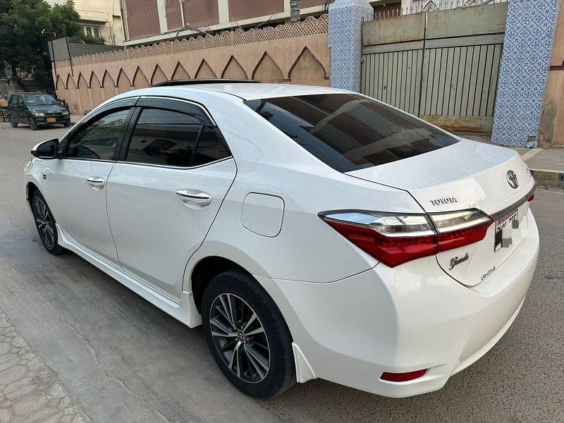 Toyota Altis Grande 2018 4