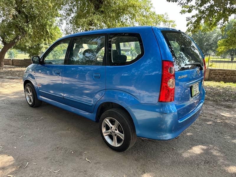 Toyota Avanza 2010 3