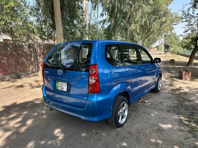 Toyota Avanza 2010 4