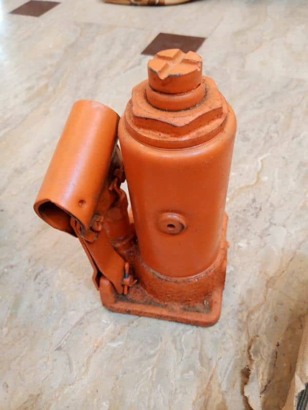 Hydraulic jack 2 tons. 2