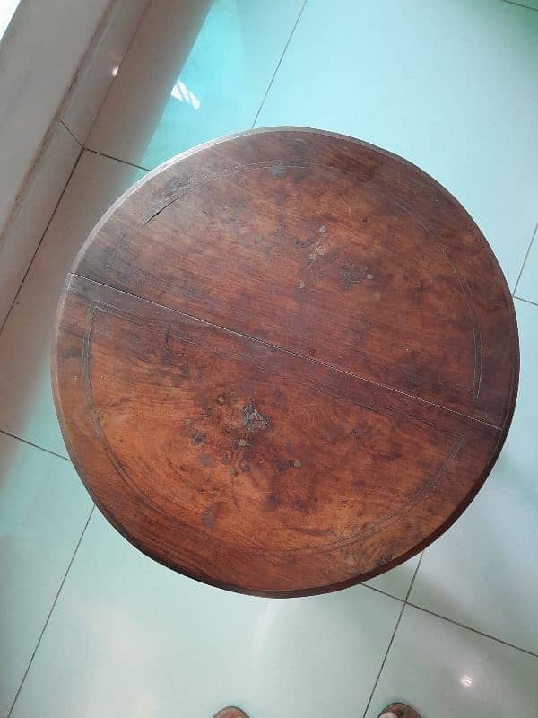 Round side table 2