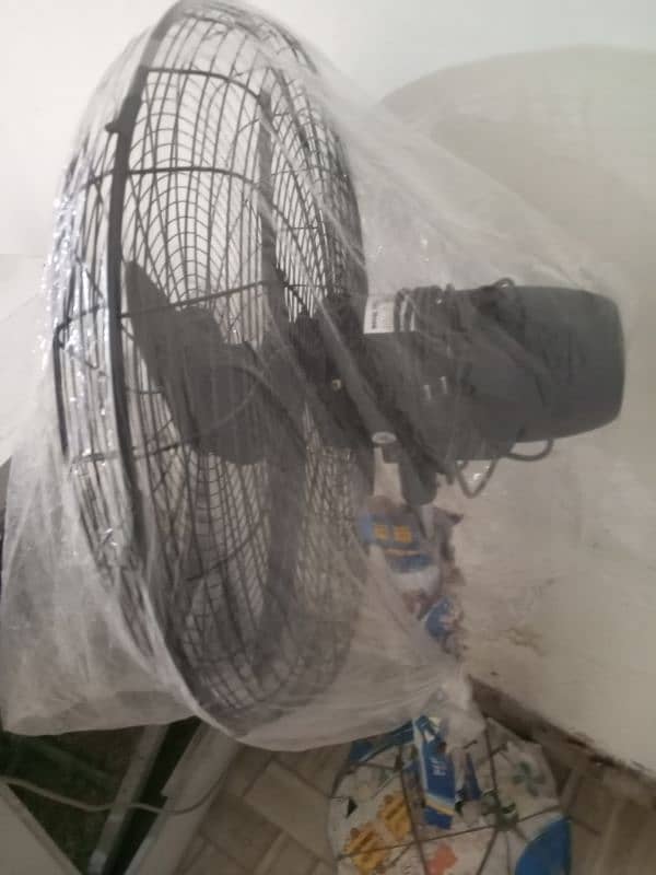 brand new condition royal fan 6