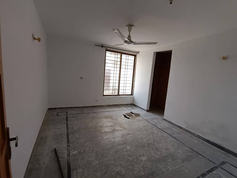 1 Kanal Lower Ground Portion For Rent In F-15 Islamabad 9