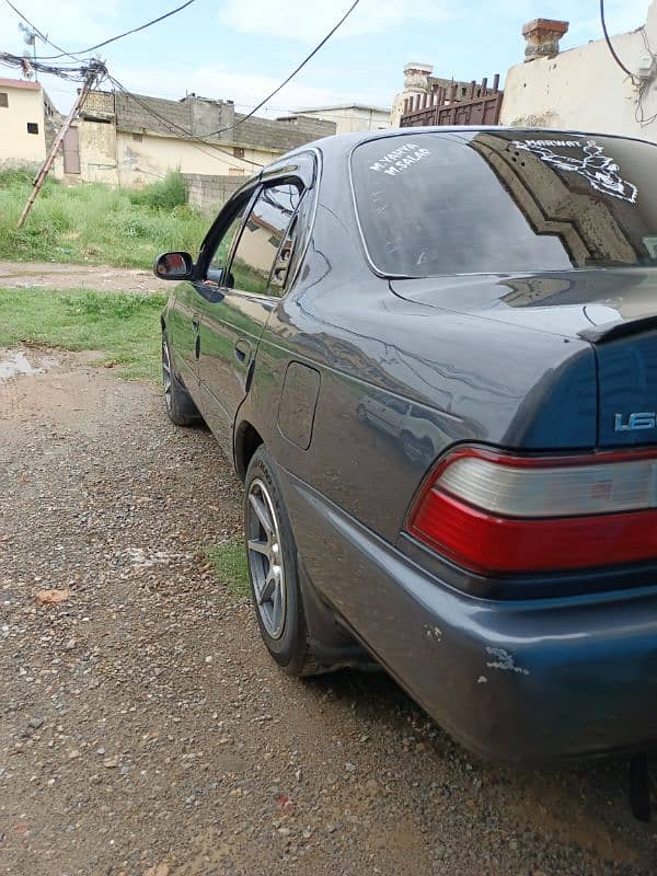 Toyota Corolla XE 2001 4