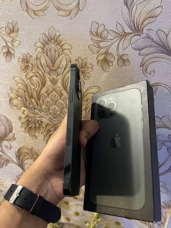 Iphone 13 pro max with box 0