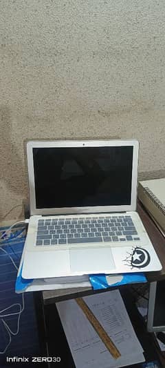 MacBook Air 2013 Core i5 4gb Ram For Sale