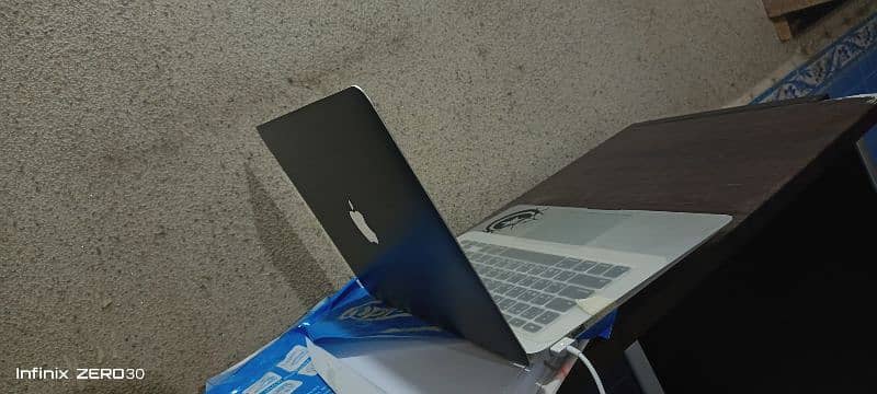 MacBook Air 2013 Core i5 4gb Ram For Sale 4