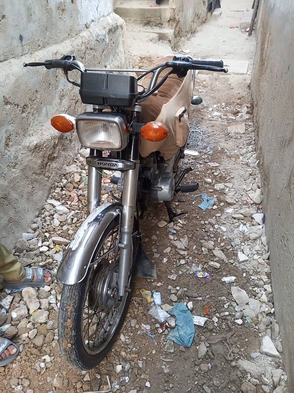 Urgent sell karni he bhye Bike all ok he Ounjab nbr hen 6