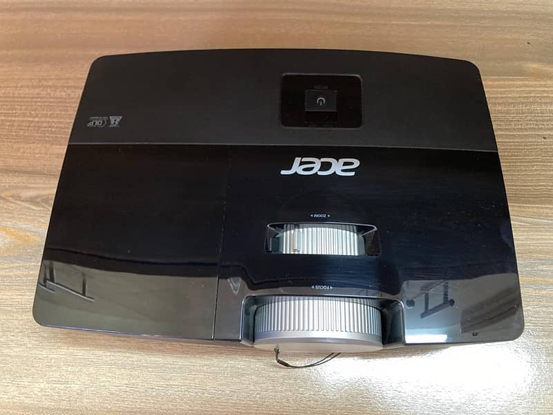 Acer  X113P Projector 1