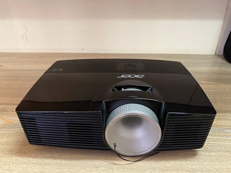 Acer  X113P Projector 2