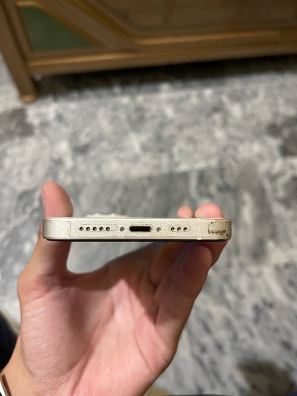 iphone 13 128 10/10 condition minor dot in screen 0