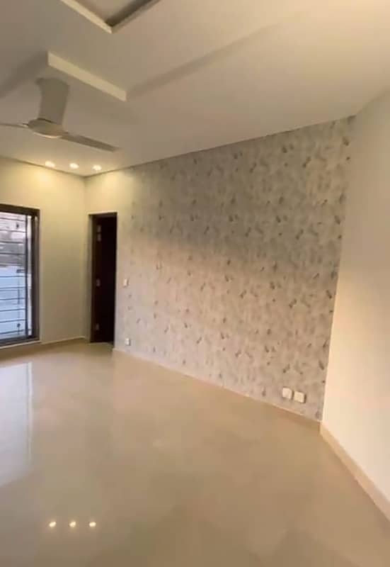 URGENT SALE 1 Kanal Used House For sale in DHA Phase Very Hot Location In Very Reasonable Price 4