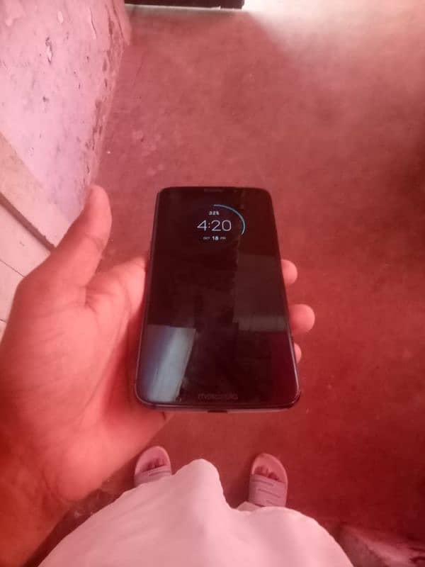 Moto Z³ 10/9 condition bas power boton kam nai krta double tab ha 2