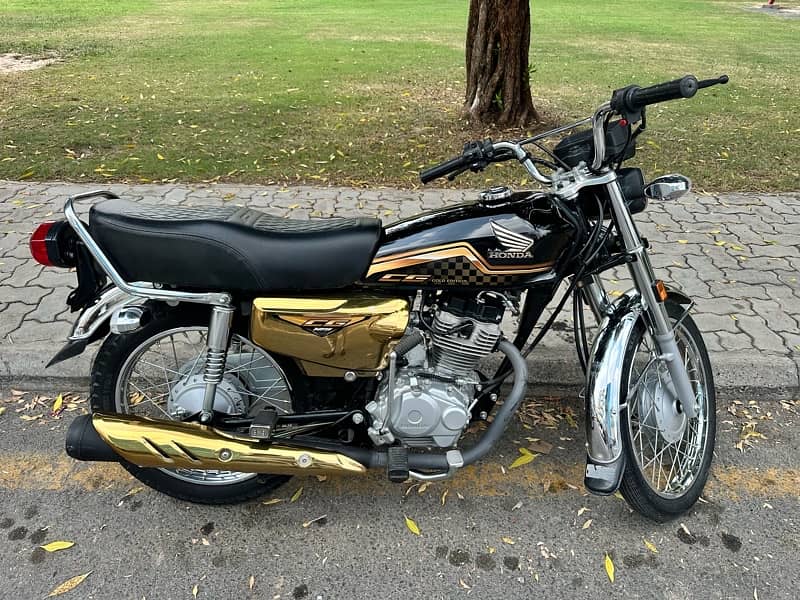 Honda 125 2024 Black Gold Edition Total jenuine 1