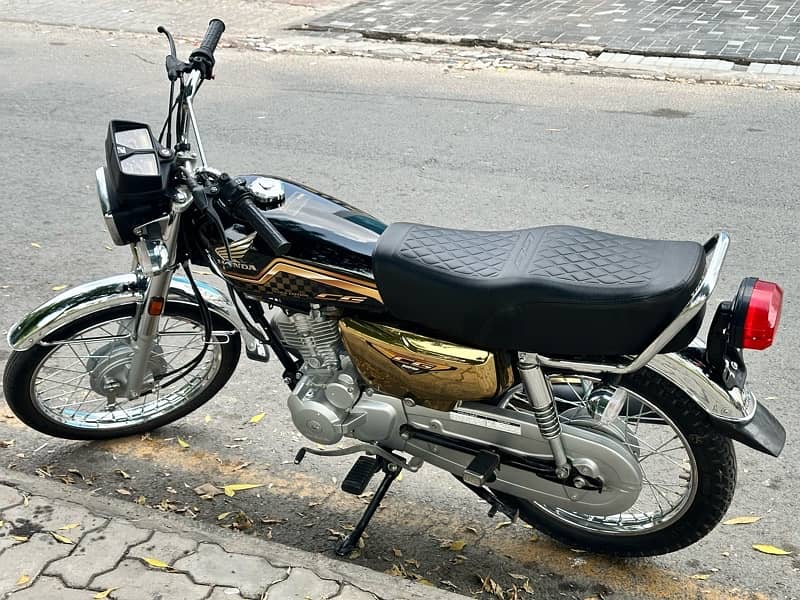 Honda 125 2024 Black Gold Edition Total jenuine 2