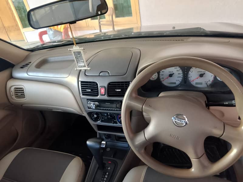 Nissan Sunny 2007 Saloon 4