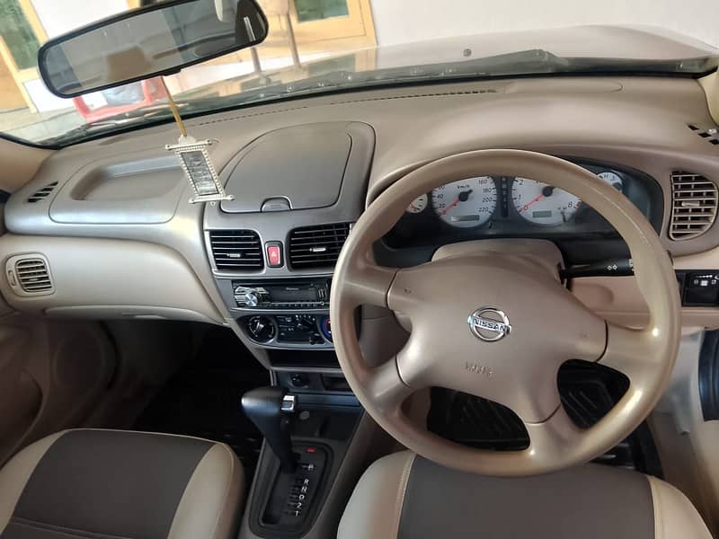 Nissan Sunny 2007 Saloon 5