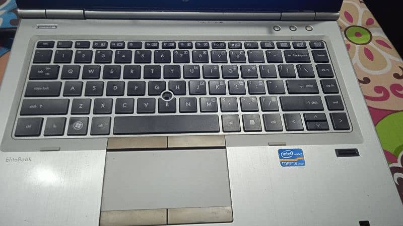 HP Elitebook 8460p 4GB & 320GB HDD 1