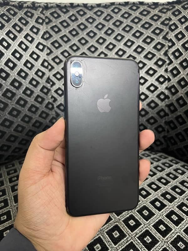 iPhone XS Max 1