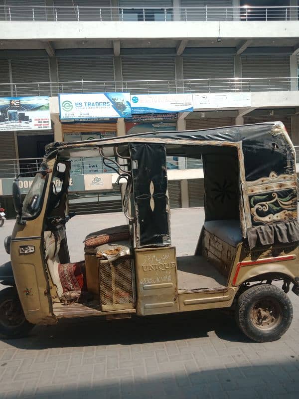 Unique Rikshaw - 200cc CNG Auto Rikshaw 3