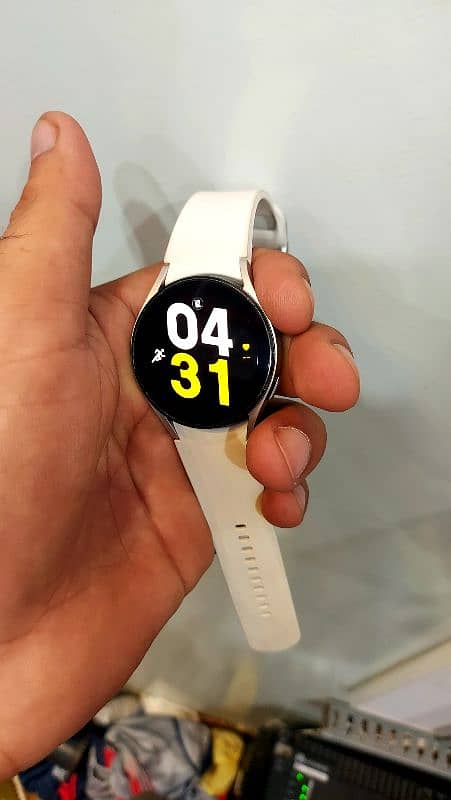 samsung galaxy watch 4 lush condition 1