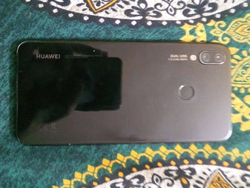 I m selling Huawei nova i3 0