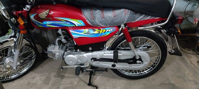 Honda 70 CD with Karachi number hai 1